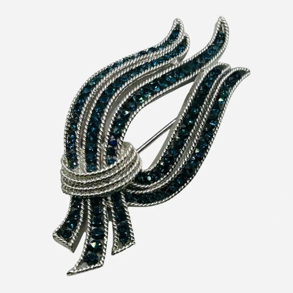 Vintage Trifari 1963 Cavalcade Montana Blue Brooch Earring Set